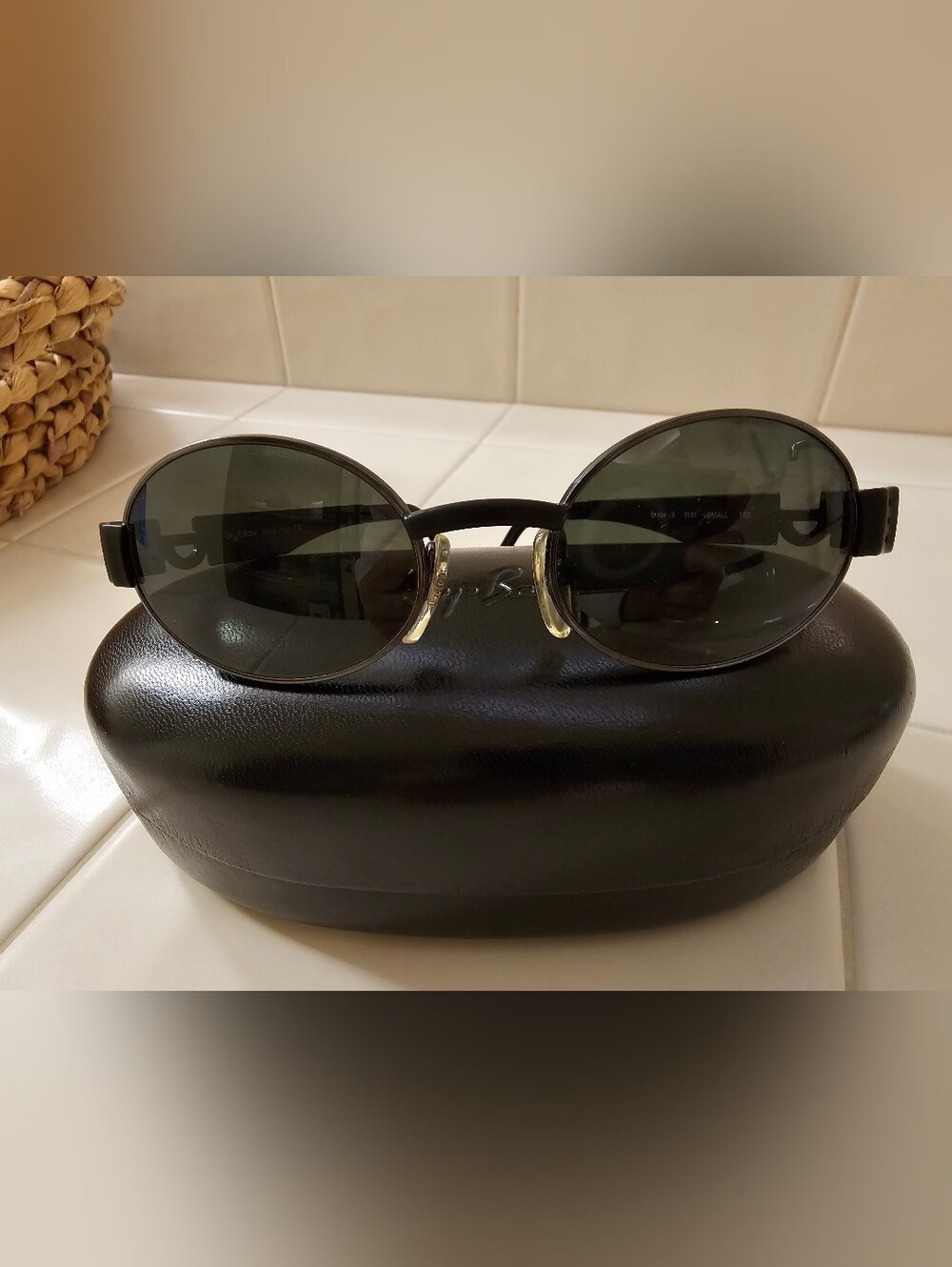 Vtg 1990s Unisex Byblos Made In Italy Gunmetal OVAL Dark Lens Sunglasses Small